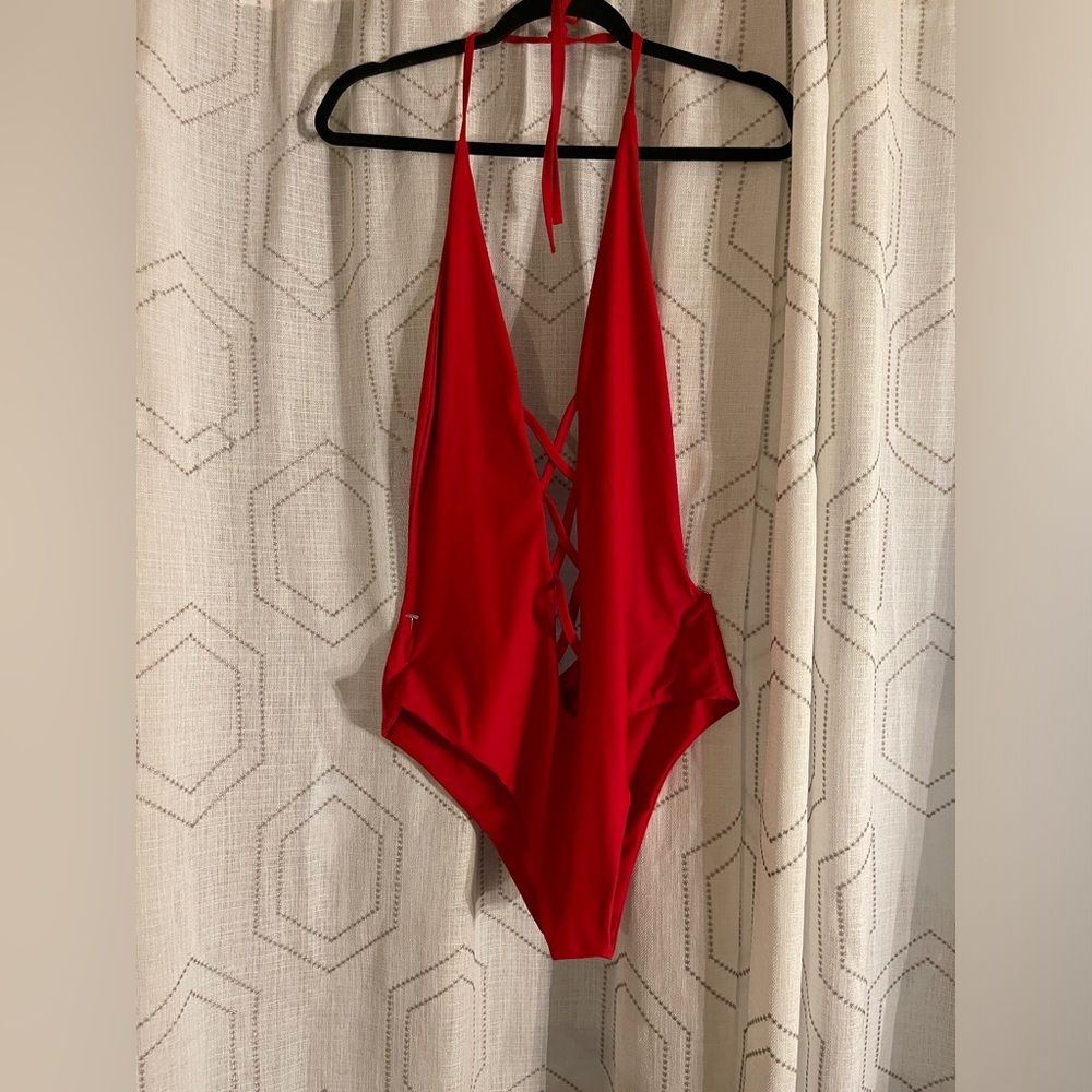 Ladies XL Red Bathing Suit Neck/Tie Backout NEVER WORN Cris Cross Design in Fron